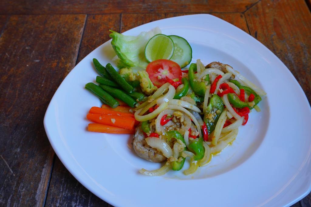 Yulia 2 Homestay Sanur Εξωτερικό φωτογραφία